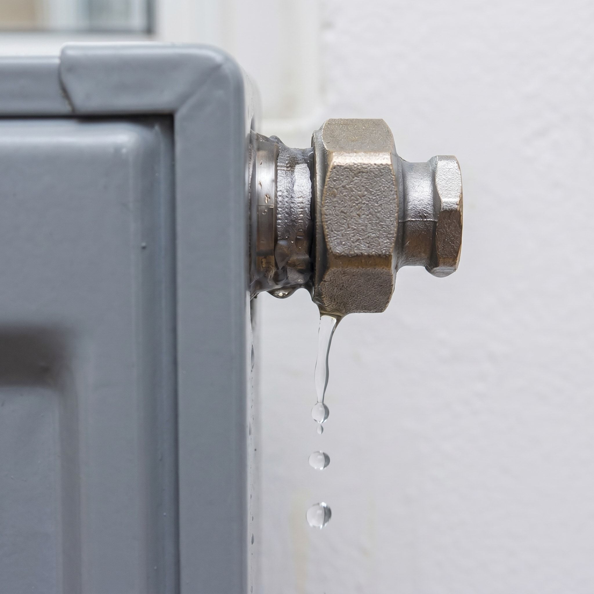 Radiateur et son robinet thermostatique, fuite de chauffage